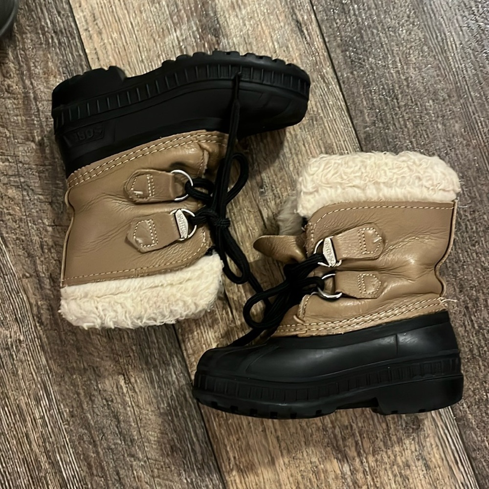 SOREL ORIGINAL BOOTS TODDLER SIZE 9 in EUC MADE IN CANADA